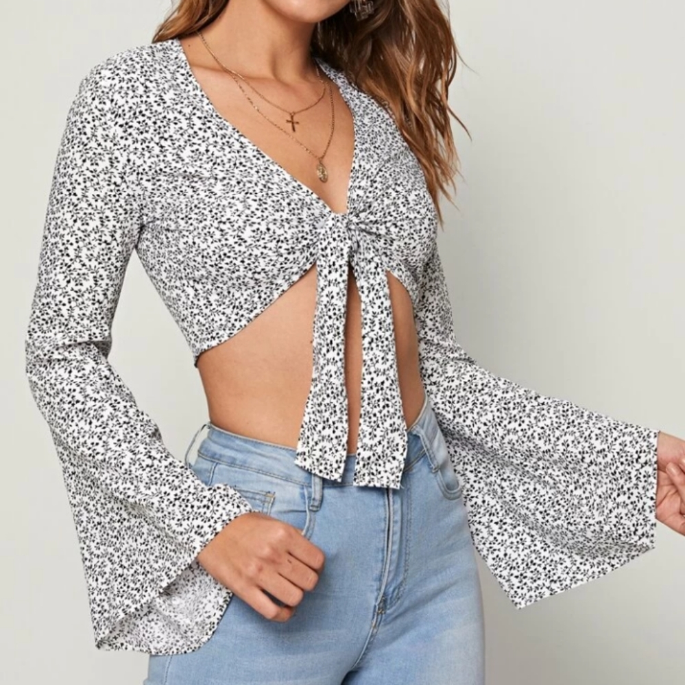 SHEIN TIE FRONT FLOUNCE SLEEVE DITSY FLORAL TOP XS